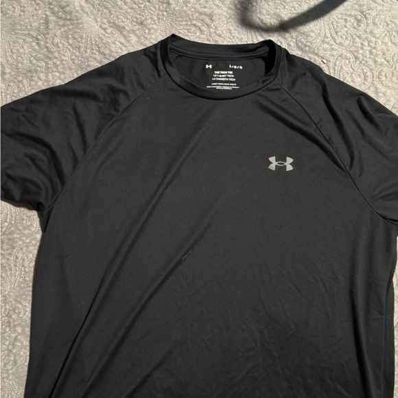 Under Armour Men's Black Tee - Picture 1 of 3